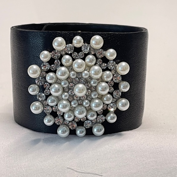 Handmade Lambskin cuff/ bracelet, with crystals stones and pearls . Made in US - Picture 6 of 6